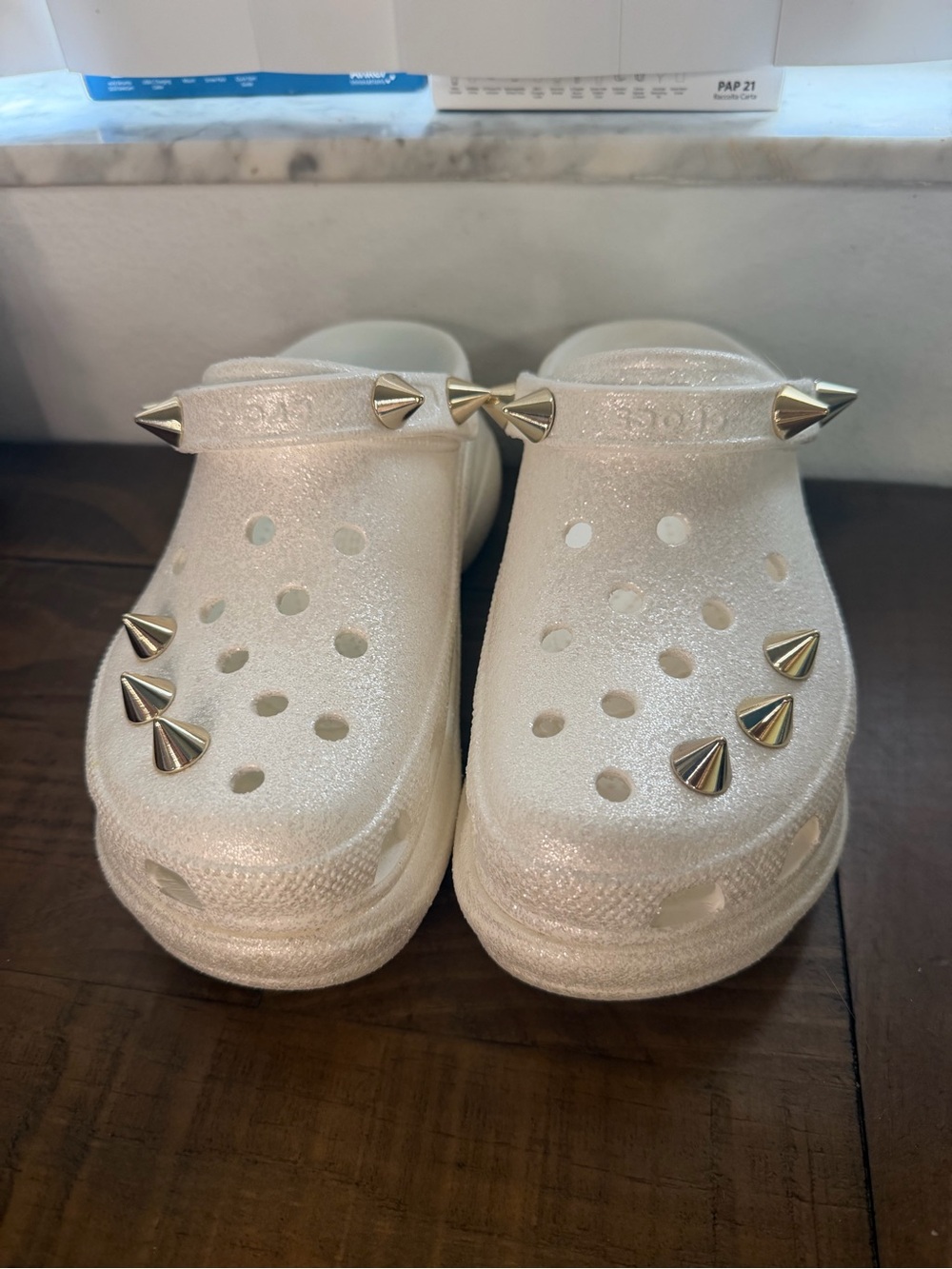 Crocs Classic Bae Glitter Stud Clog Womens size 8 gold stud RARE crocs - Picture 3 of 10